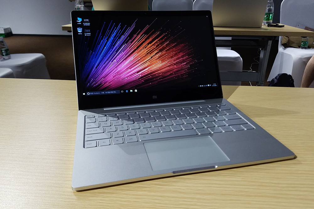 Xiaomi Notebook Air 12.5 comes with a 1080P full HD display and also 