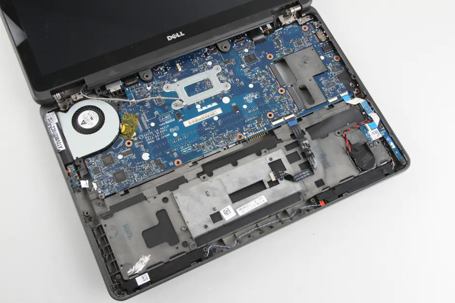 Close-up of the laptop after removing the palm rest