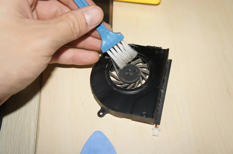 Clean up the cooling fan
