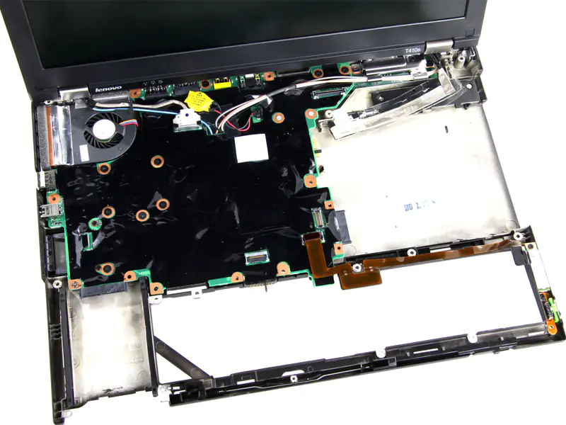 Close-up of the laptop after removing the palm rest
