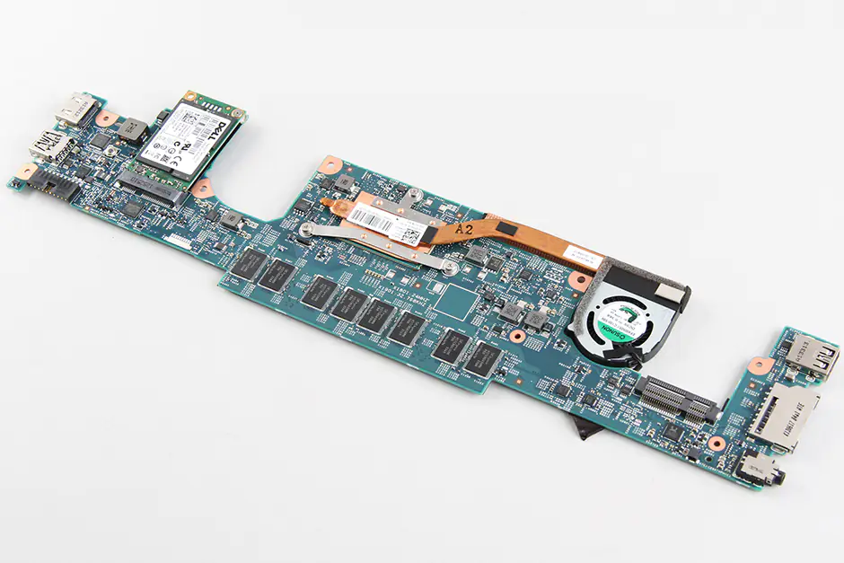 SSD, cooling system, and memory chips