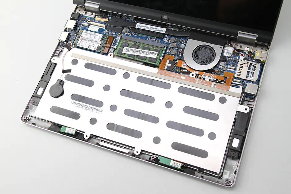 Close-up of the laptop after removing the palm rest