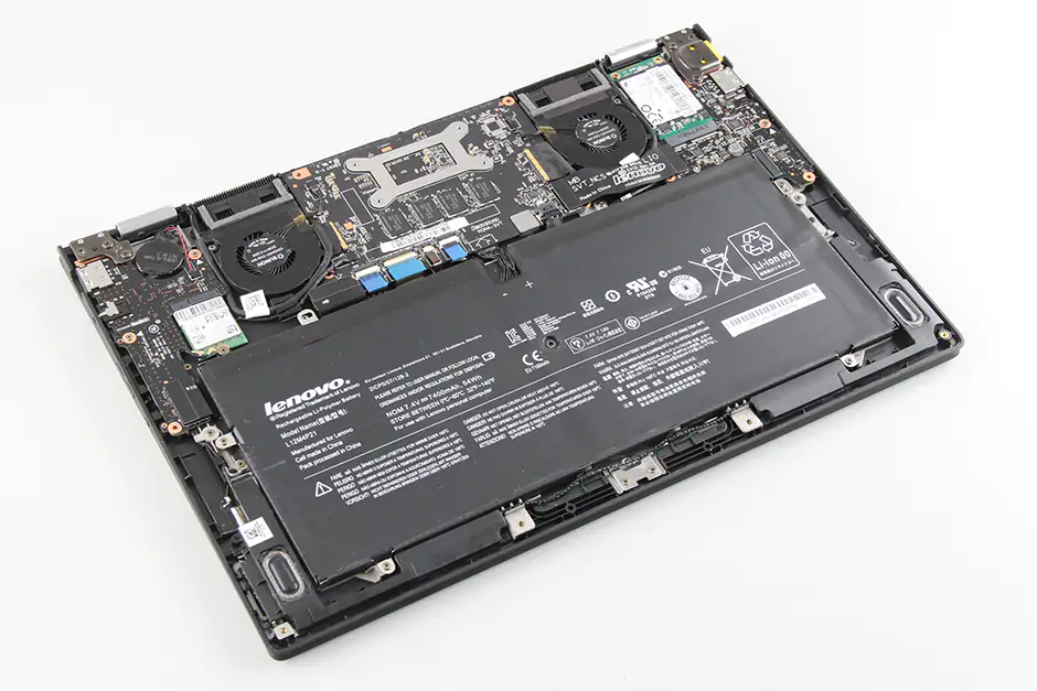Close-up of the laptop after removing the bottom cover