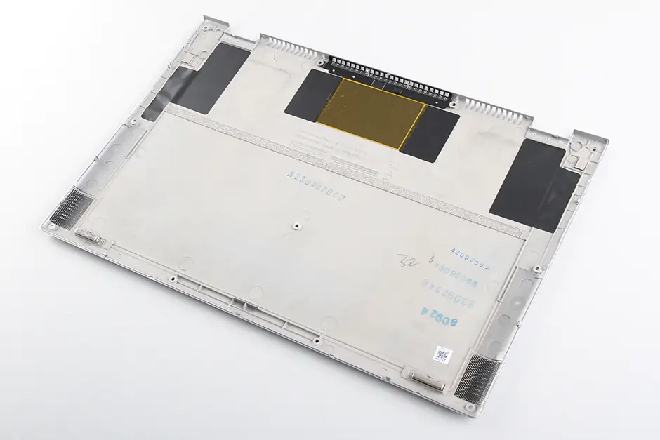 Close-up of the bottom cover