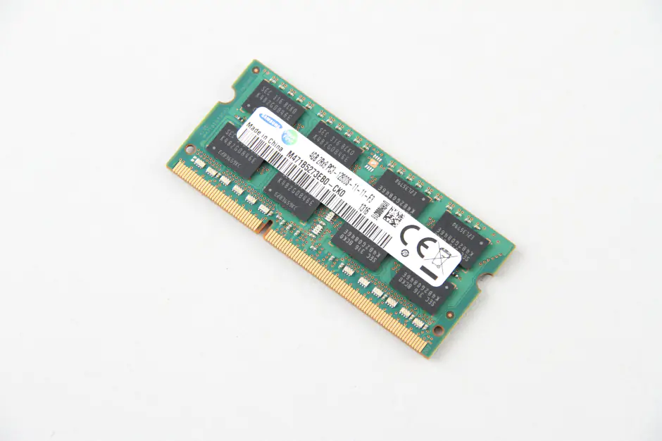 Samsung NP540U4E memory module