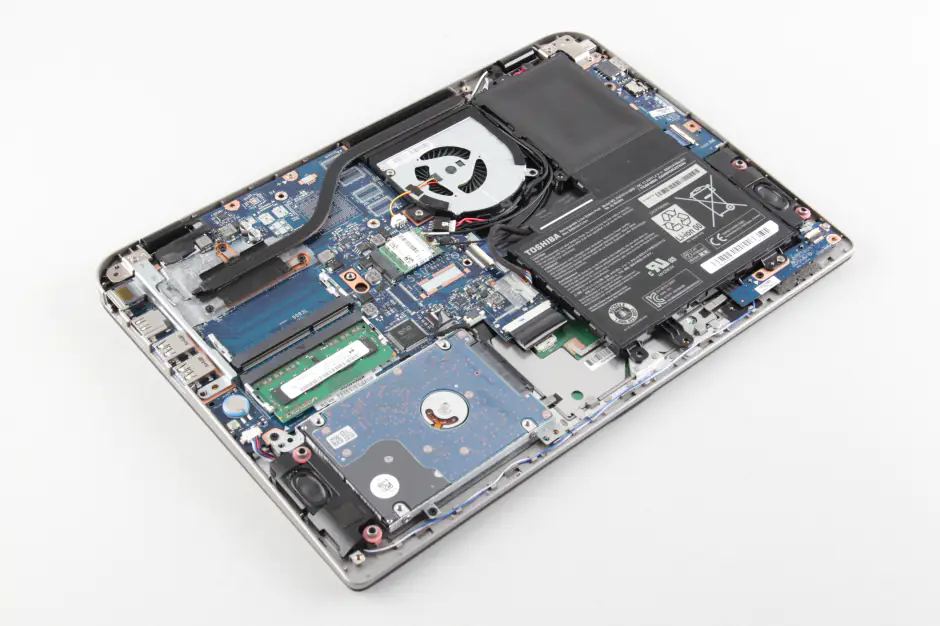 Close-up of the laptop after removing the bottom cover