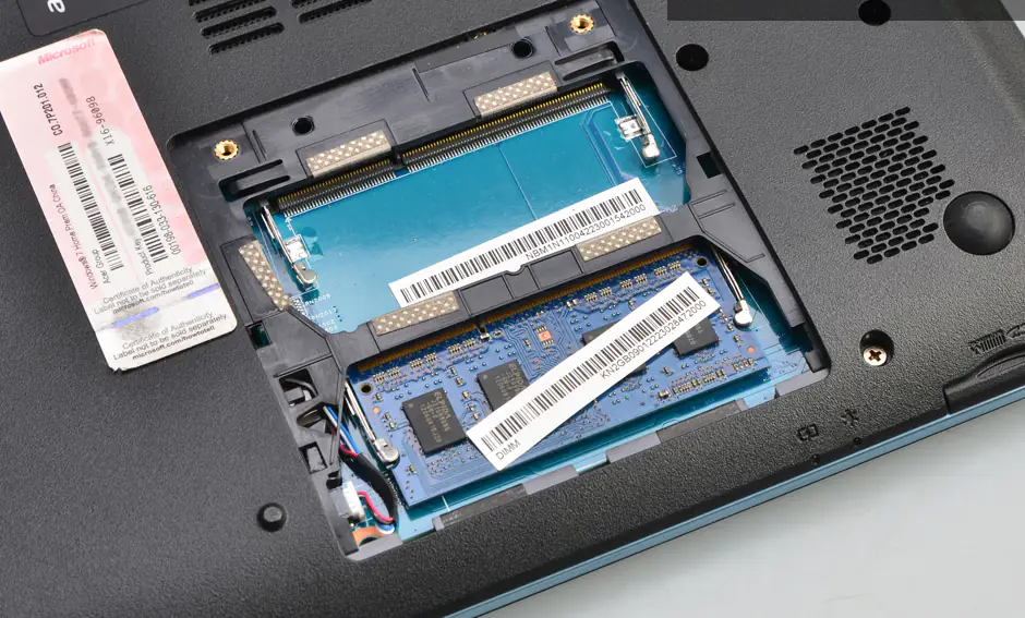 Memory slots