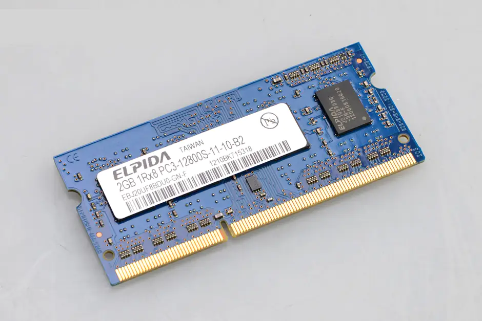 ELPIDA 2GB RAM module