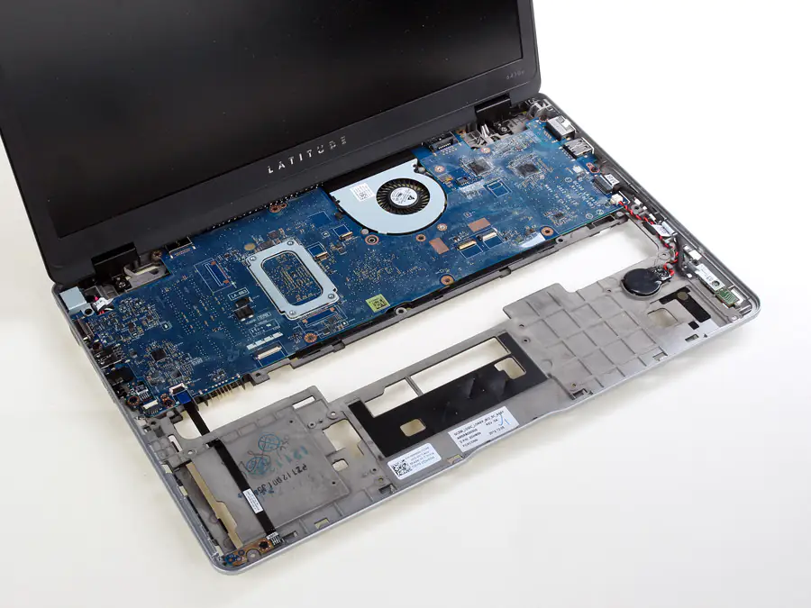 Close-up of the laptop after removing the palm rest
