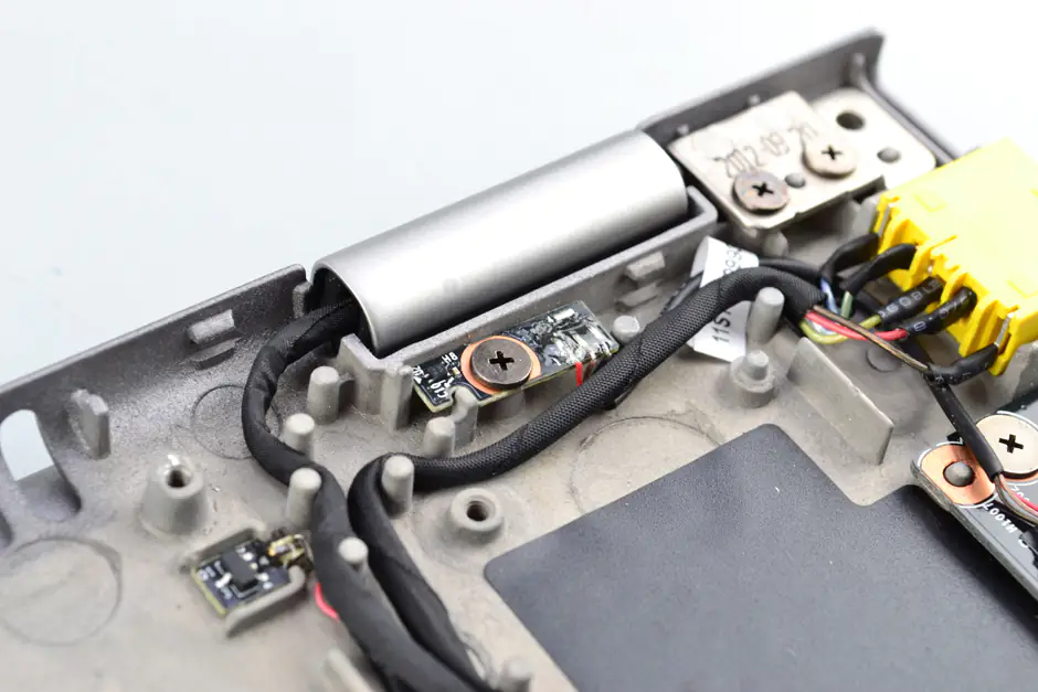 Right LCD hinge