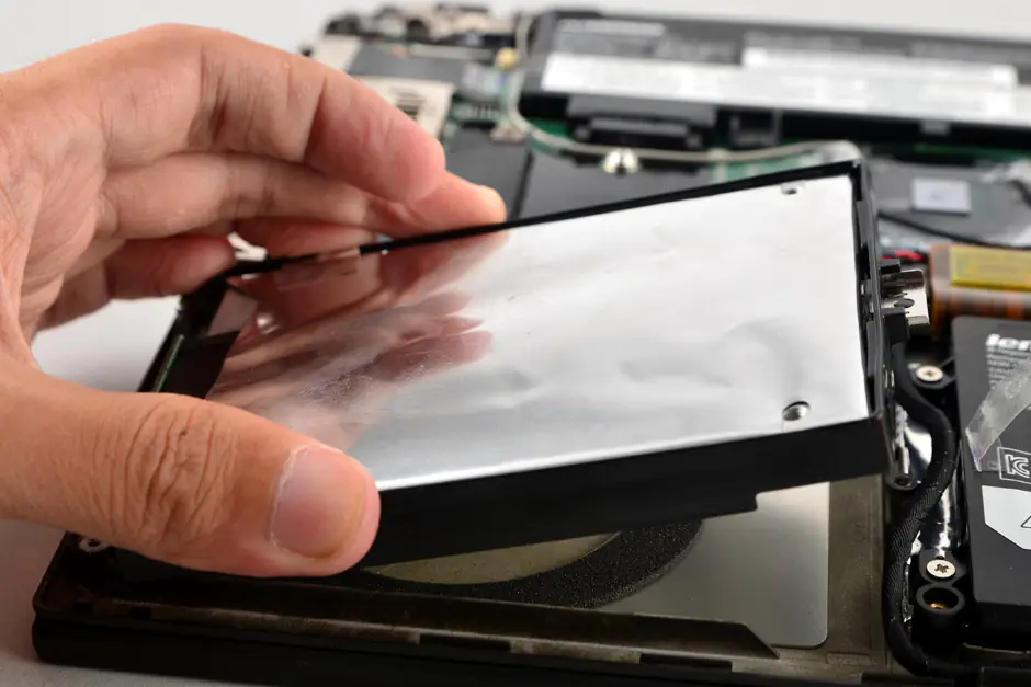 Lift the hard drive module