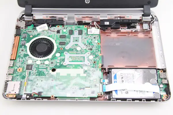 Close-up of the laptop after removing the palm rest