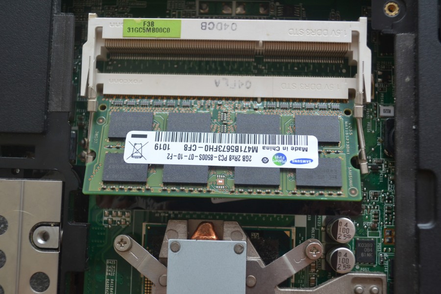Lenovo-ThinkPad-Edge-E40-RAM-Memory-Removal-2