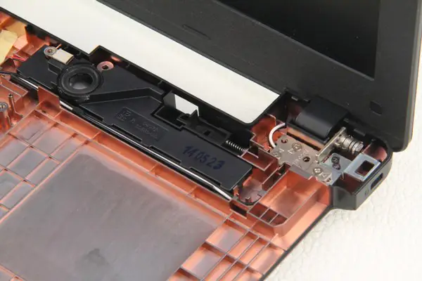LCD hinge