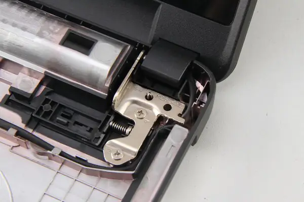 LCD hinge