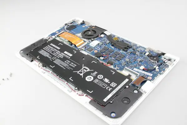 Samsung Ativ Book 915S3G Internal structure