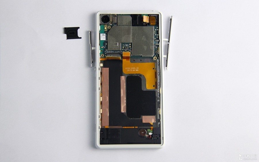 Sony-Xperia-Z2-Disassembly-12