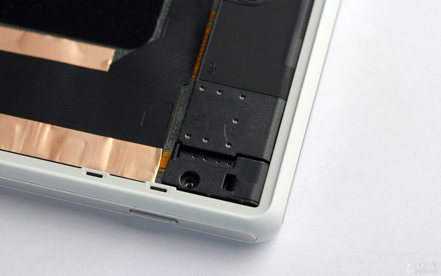 Sony-Xperia-Z2-Disassembly-18