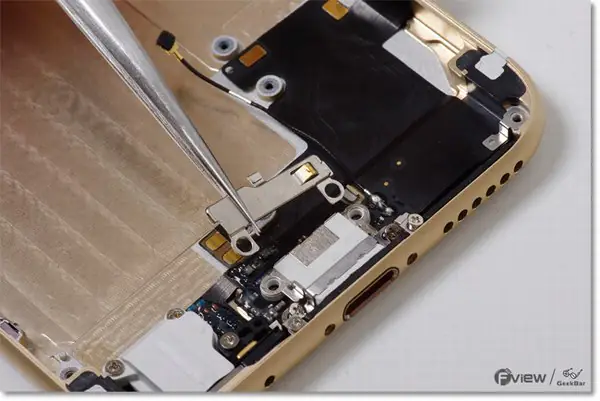 Remove the antenna connection piece