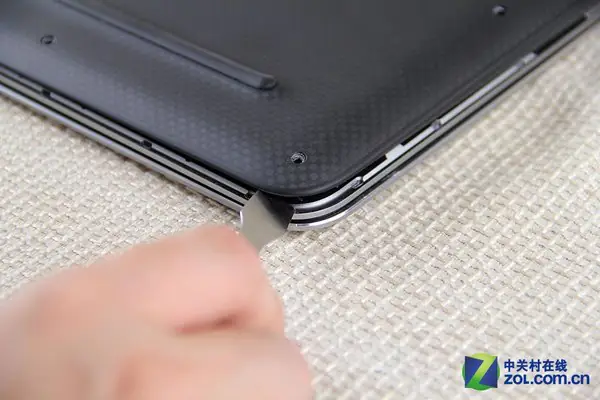 Pry up the bottom cover