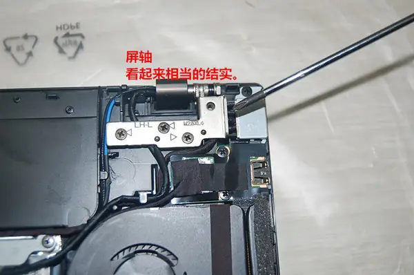LCD hinge