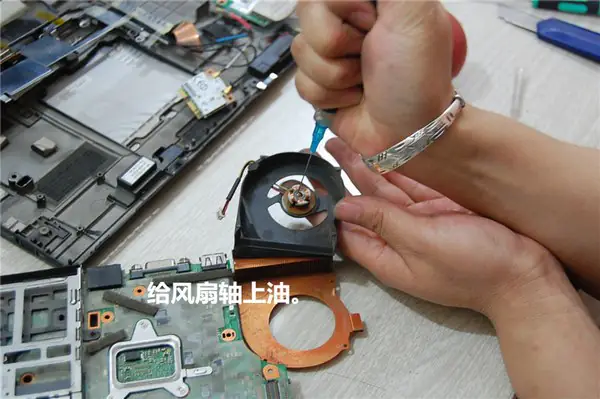Add lubricating oil to the cooling fan roller