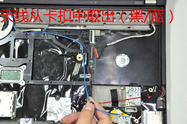 Separate the wireless card antennas