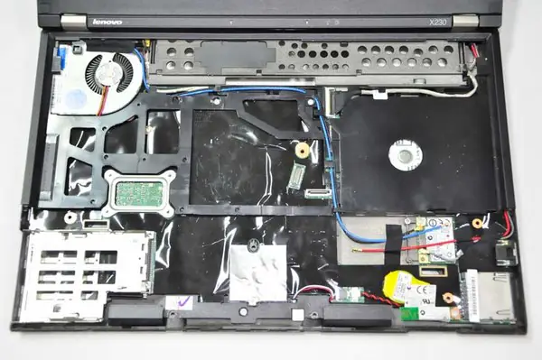 Close-up of the laptop after removing the palm rest