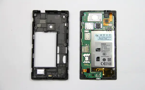 Internal structure of the Lumia 525