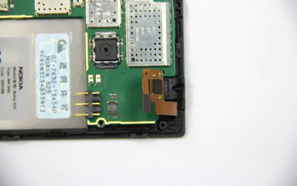 Disconnect the touchscreen cable