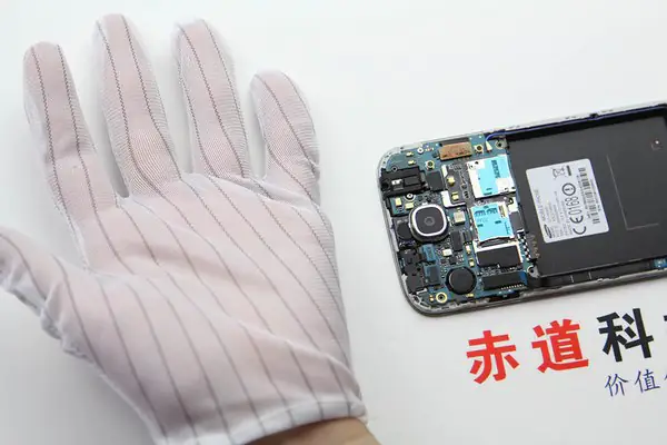 Anti-static gloves.