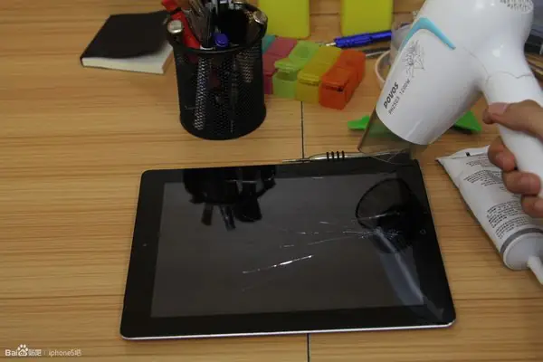 Heat the edge of the iPad screen