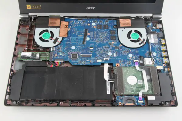 Close-up of the laptop after removing the palm rest