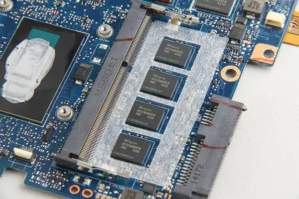 4GB SK Hynix memory chips