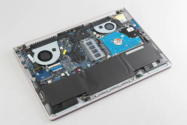 Close-up of the laptop after removing the bottom cover