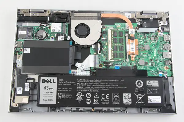 Close-up of the laptop after removing the bottom cover