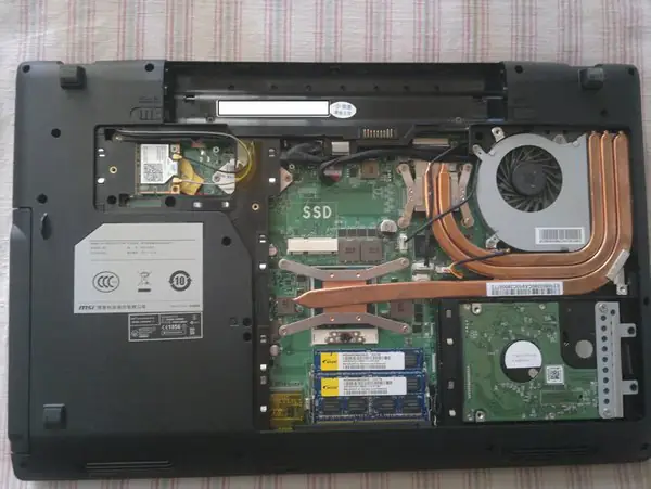 Close-up of the laptop after removing the service cover