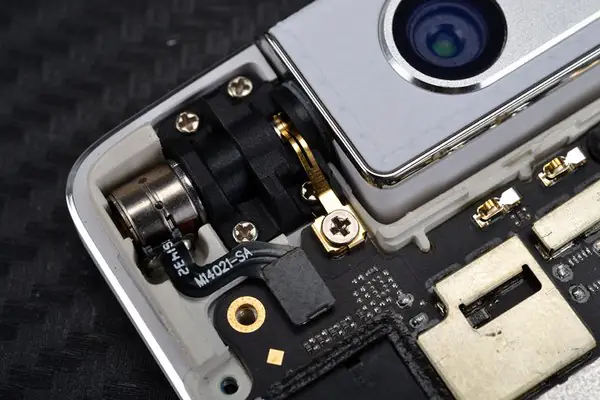 Camera hinge