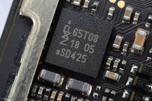 NXP 65T08 NFC chip