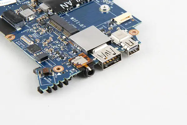 Dell XPS 13 9343 ports