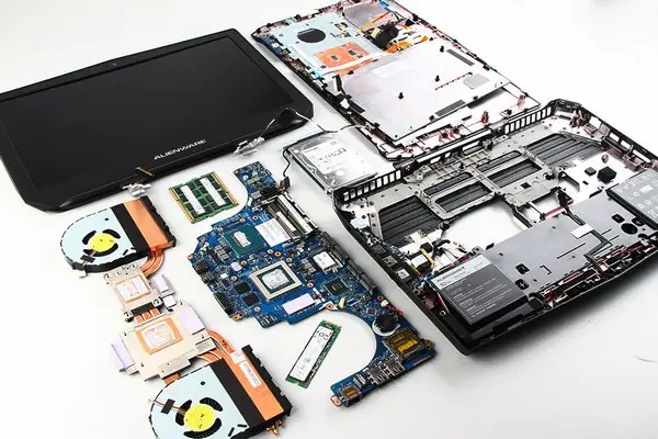 Dell Alienware 15 internal parts