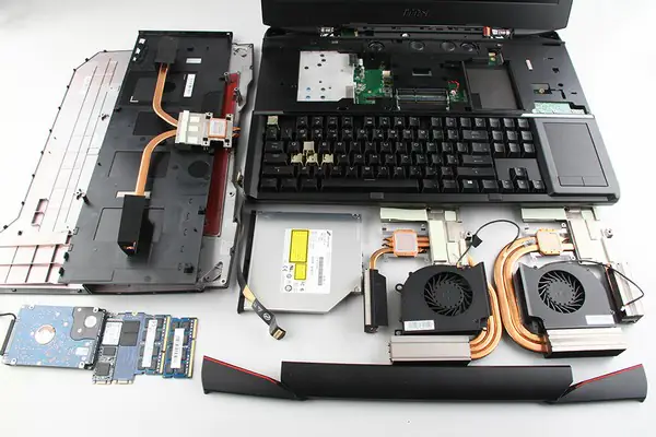 MSI GT80 Titan internal parts