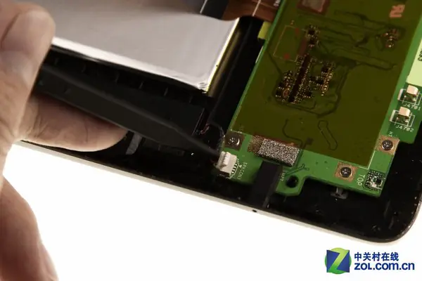 Disconnect the speaker cable