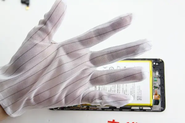 Antistatic gloves