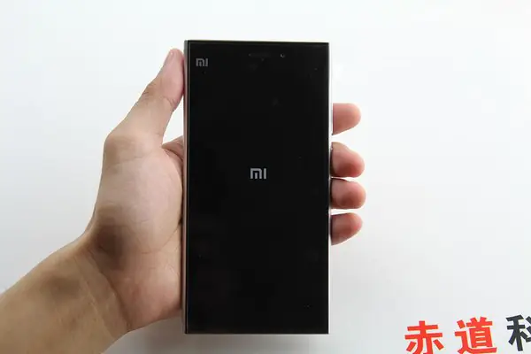 Turning on the Xiaomi Mi 3