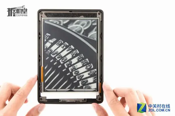 Close-up of the tablet after removing the screen cover