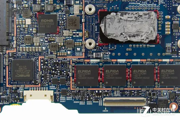 Four Elpida FA232A2MA RAM chips