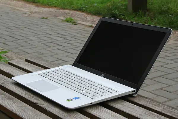 HP Envy 15-ae000