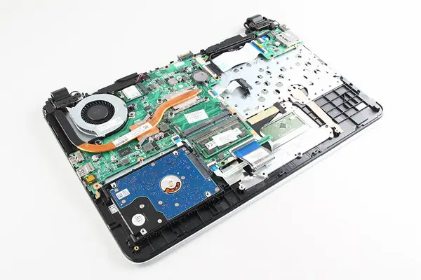 Close-up of the laptop after removing the bottom cover