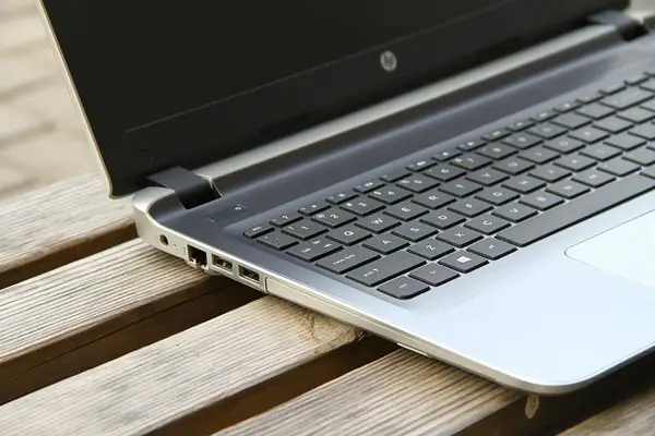 HP Pavilion 15-ab065tx